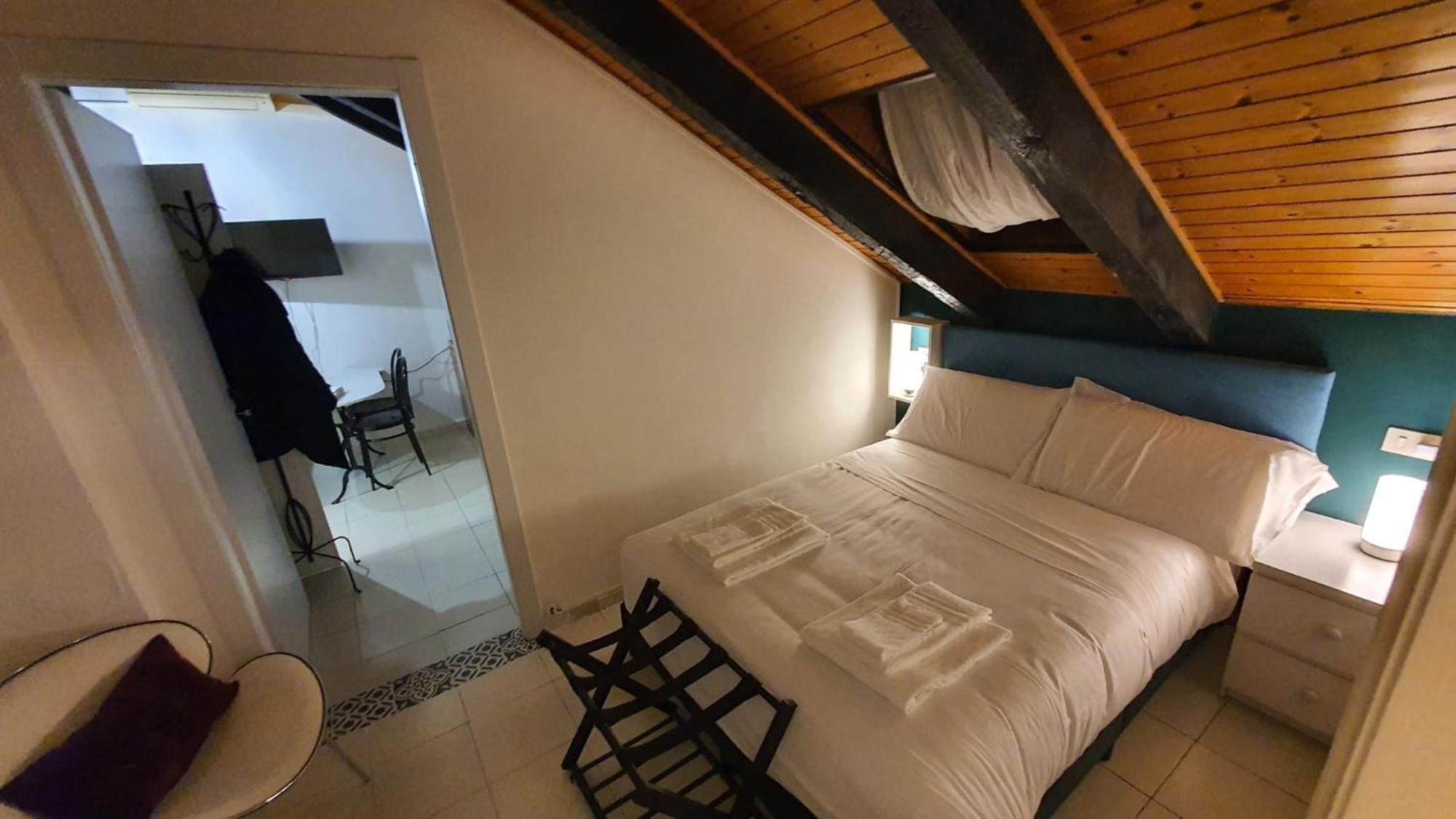 Mercanti Attic Version * Milaan